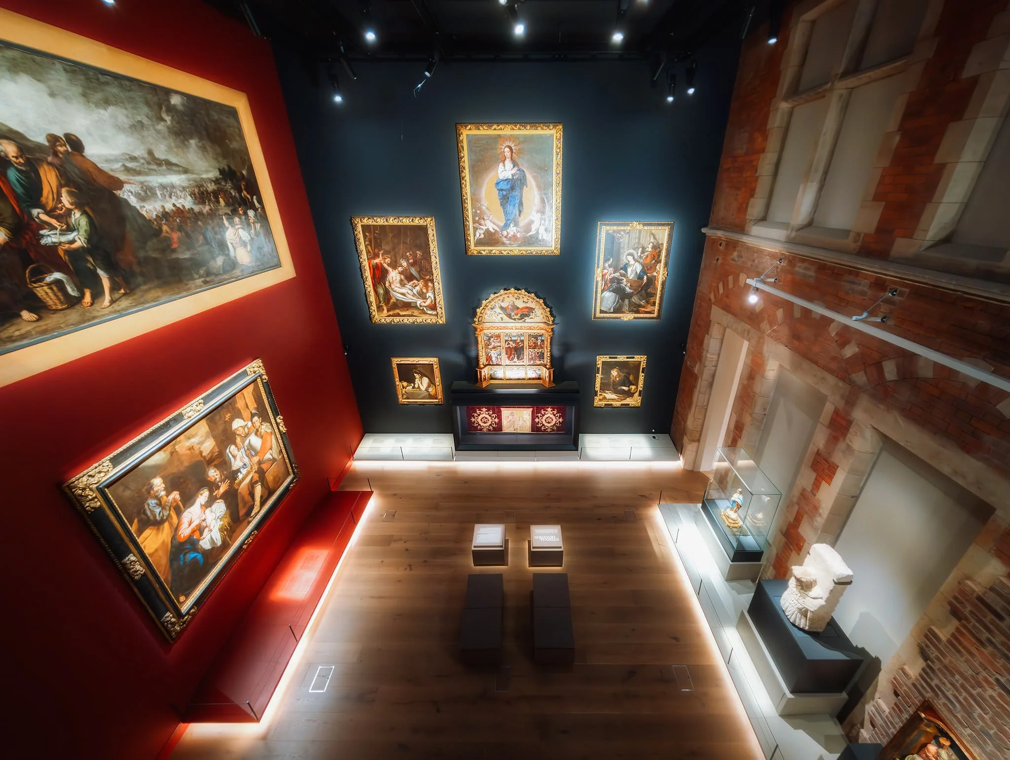 From the next floor up, a cracking view down to the room of devotion can be achieved, especially if one is equipped with an ultra-wide angle lens.