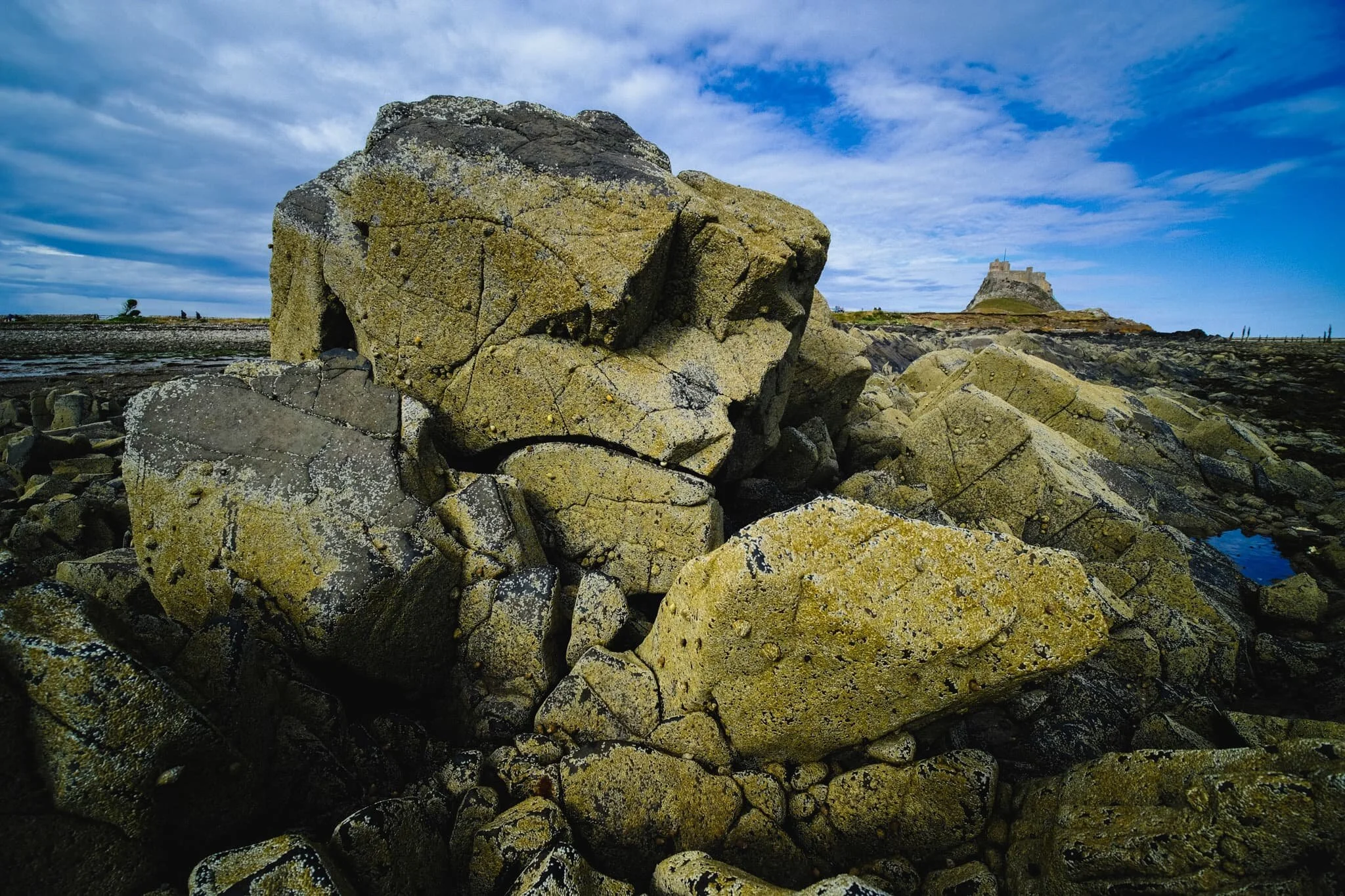 Time to get the 9mm ultra-wide lens out for some near-far compositions of these boulders and Lindisfarne Castle!