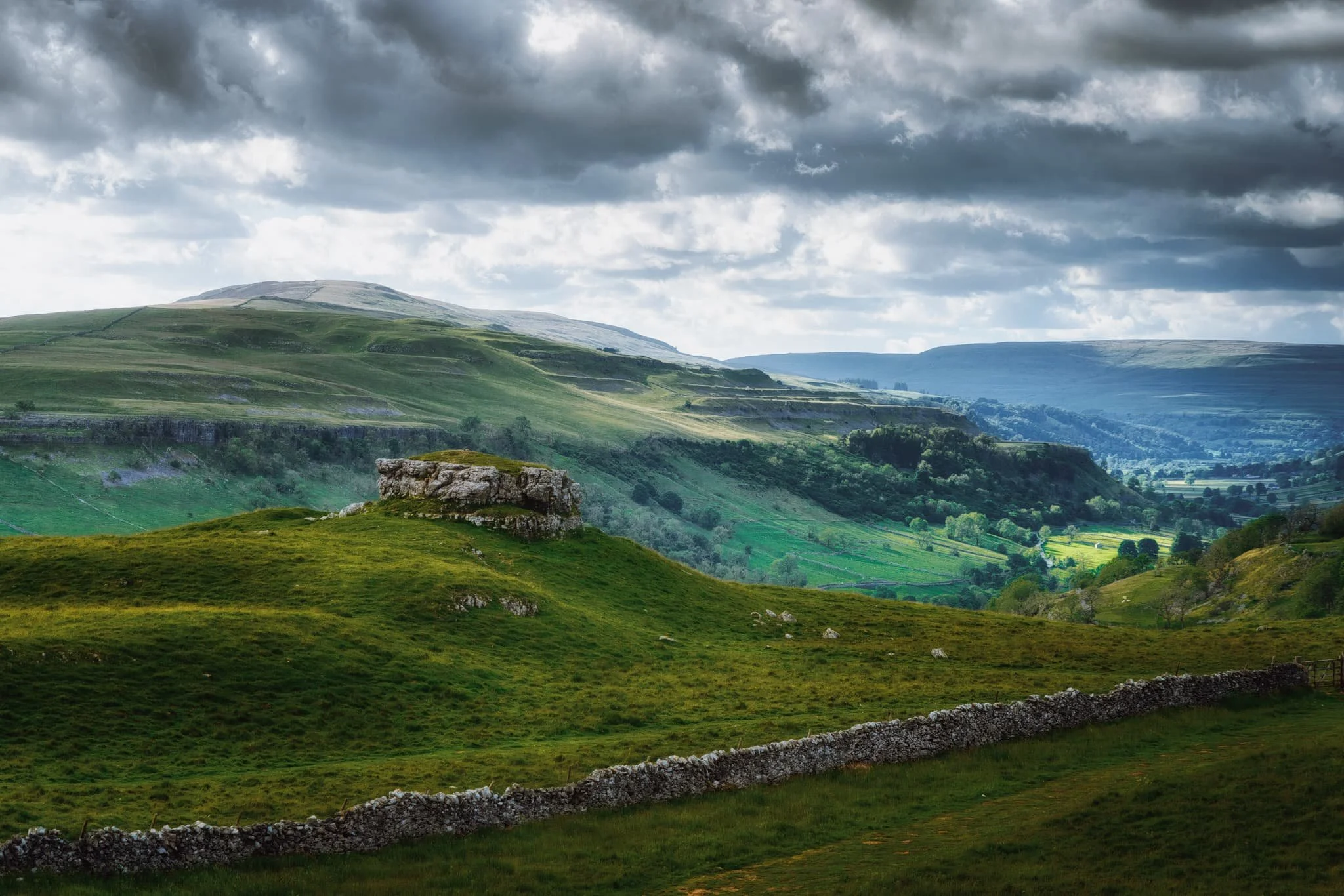 Before descending back down towards the village, I sought a composition that “described” the Conistone Pie well. This was the best I could do. You can see why it’s called a pie!
