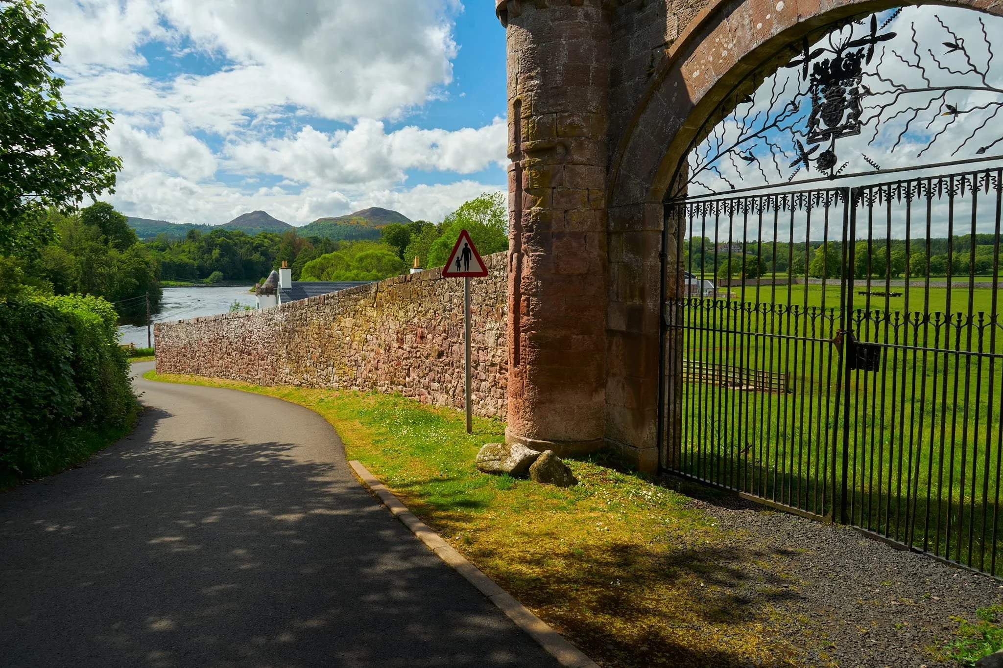 It’s a simple affair to find the abbey after crossing the Tweed; follow the main road. As we did so, we found this rather ornate gate and wall, defining the grounds of the estate. There’s a Latin inscription just out of shot above this gate: HOCPOMARIUM SUA MANUSATUM PARENTIBUS SUIS OPTIMIS SAC.D.S. BUCHANIA COMES. This roughly translates as, “This orchard, planted with his own hand, is dedicated to his most excellent parents by D.S., Earl of Buchan.”