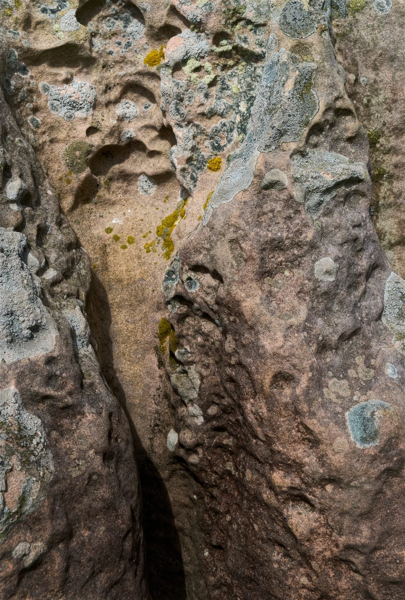 On this occasion I was very interested in trying to capture the fantastical shapes and grooves that the stones exhibited from weathering.
