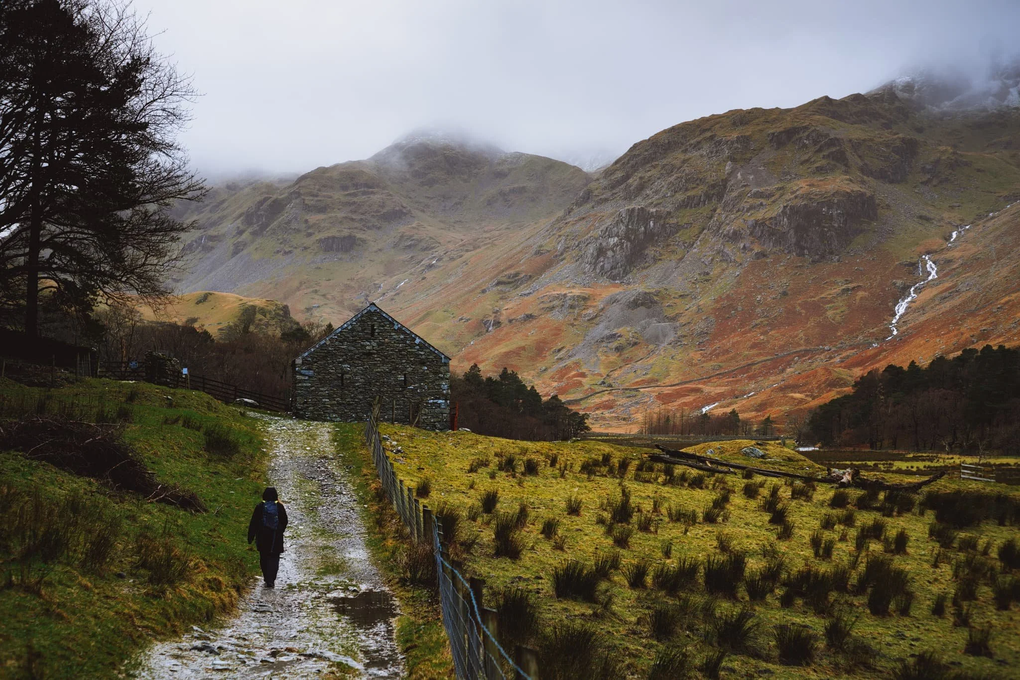Much of the first half of hiking into the valley comprised of dodging waves of drizzle. When one cleared up for long enough, I snuck this shot of Eagle Crag and Dollywaggon Pike (858 m/2,815 ft) battling with the low clouds.