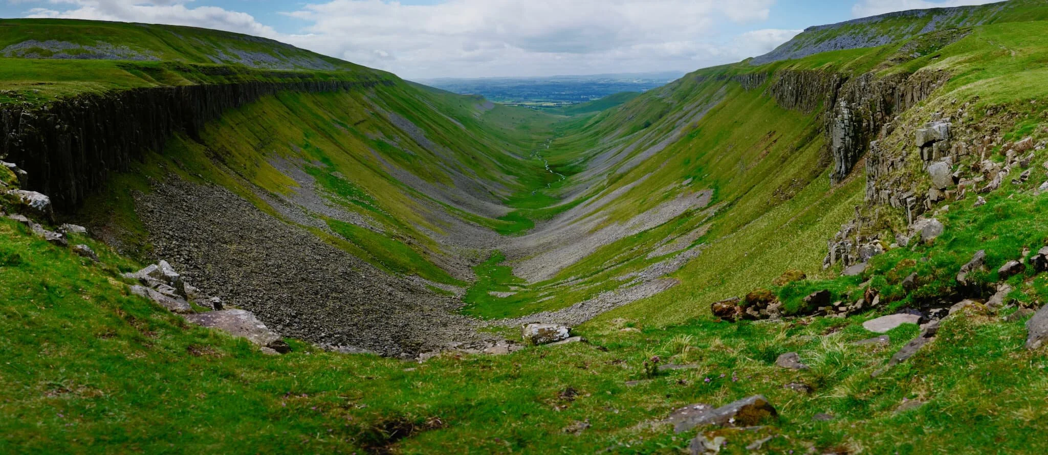 8 vertical frames, shot left to right and stitched together into a single panorama, reveal the full striking extent of High Cup Nick. A truly epic view of the “Grand Canyon of North England”.