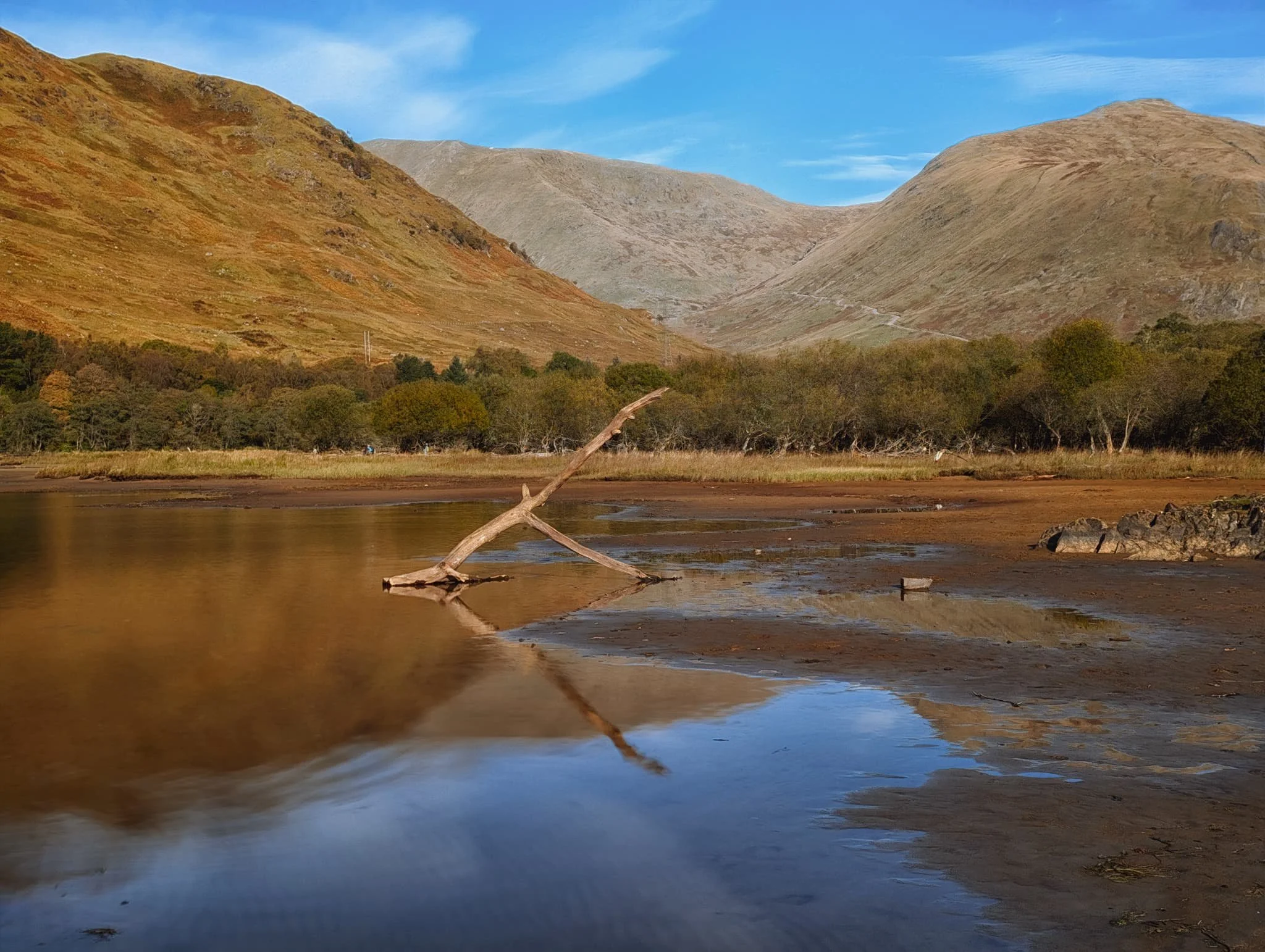 I utilised my Pixel 9 Pro XL’s ability to do “long exposures”* in order to smooth out the water for this composition. A solitary tree branch pointing towards the mountains in the distance: On the right is Beinn Eunaich (989 m/3,245 ft), on the left is the shoulder of Monadh Driseig (646 m/2,121ft), and rising in the middle Beinn a’ Chochuill (980 m/3,220 ft). * In reality, the Pixel is actually shooting a burst of shorter exposures which are then aligned and averaged together. The end result is the same.