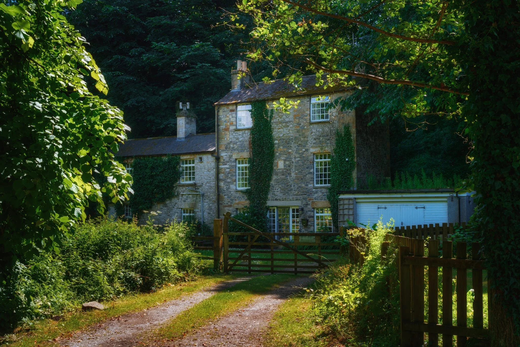 Further along the Lune and set back from the river, Lunefield Farmhouse demands your attention. A 19th century stone-built former coach house, it’s now been restored as holiday accommodation for up to 8 people.