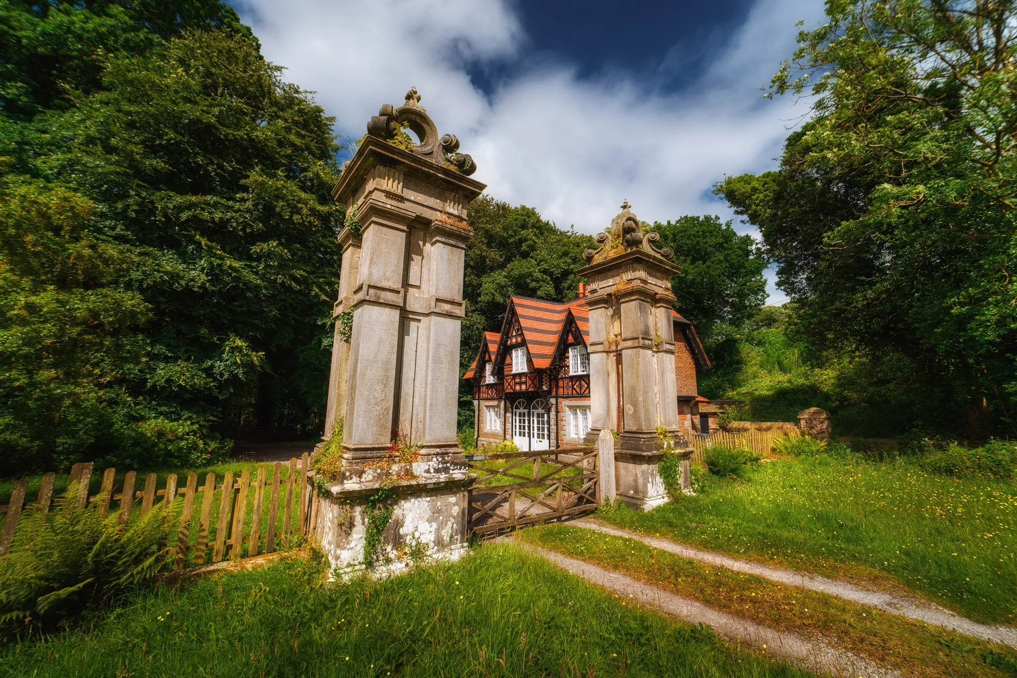 Near where we parked our car, just outside of town, is Underley Lodge, a former gatehouse to the Underley Estate, now private tenanted accommodation.