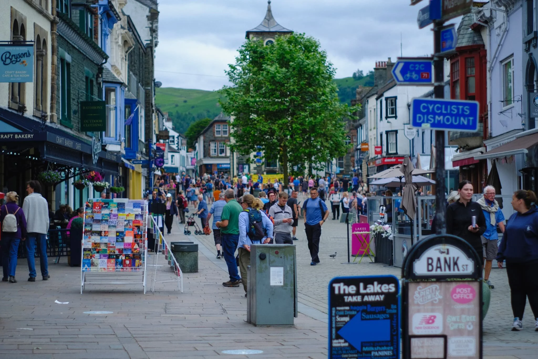 Keswick town was busy . Time to navigate through the crowds in order to get back to the car. What a wonderful day it was.