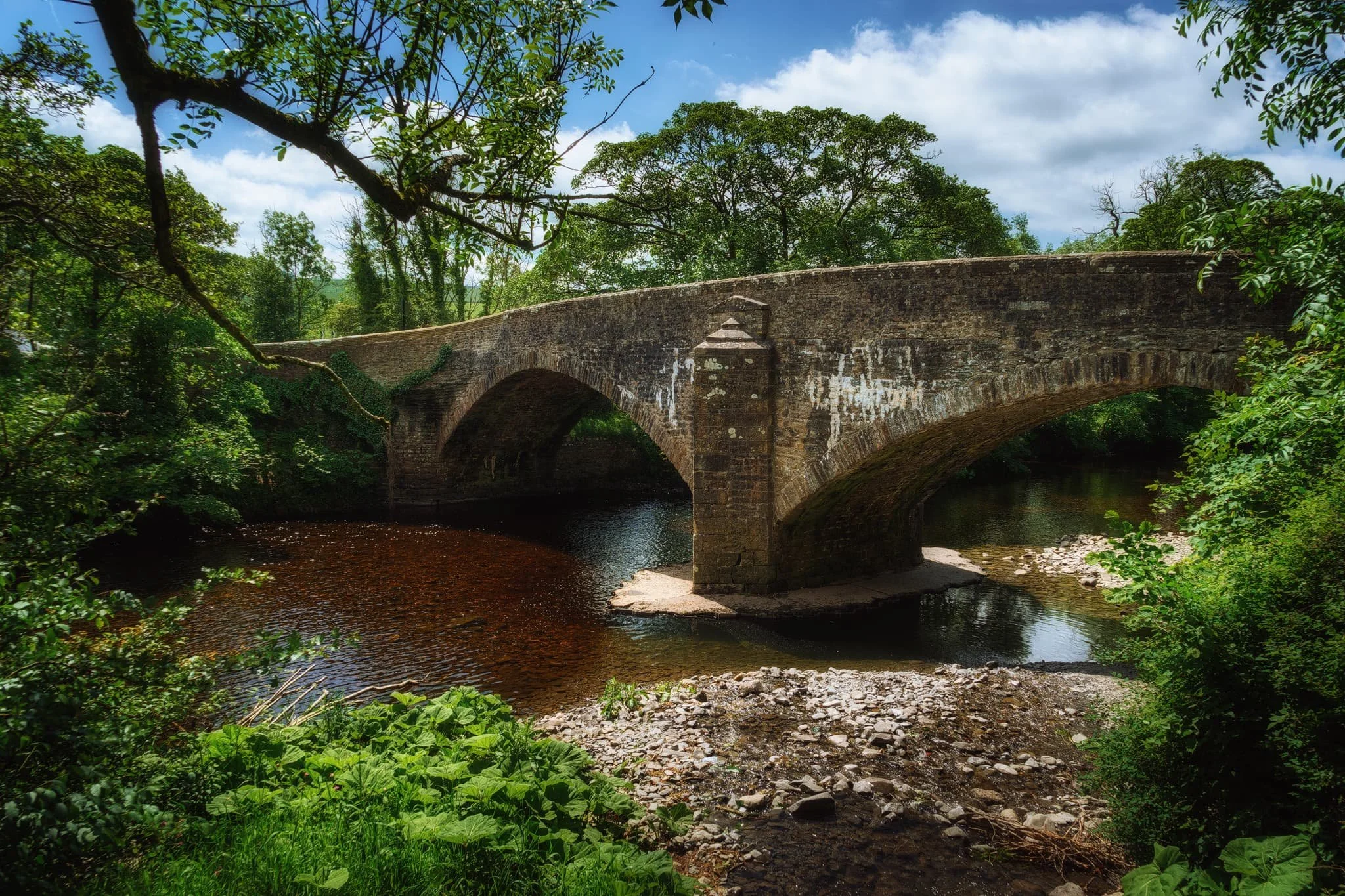 New Bridge, which is quite a funny name given that it was built in the 1700s. A lush scene framing this gorgeous structure.