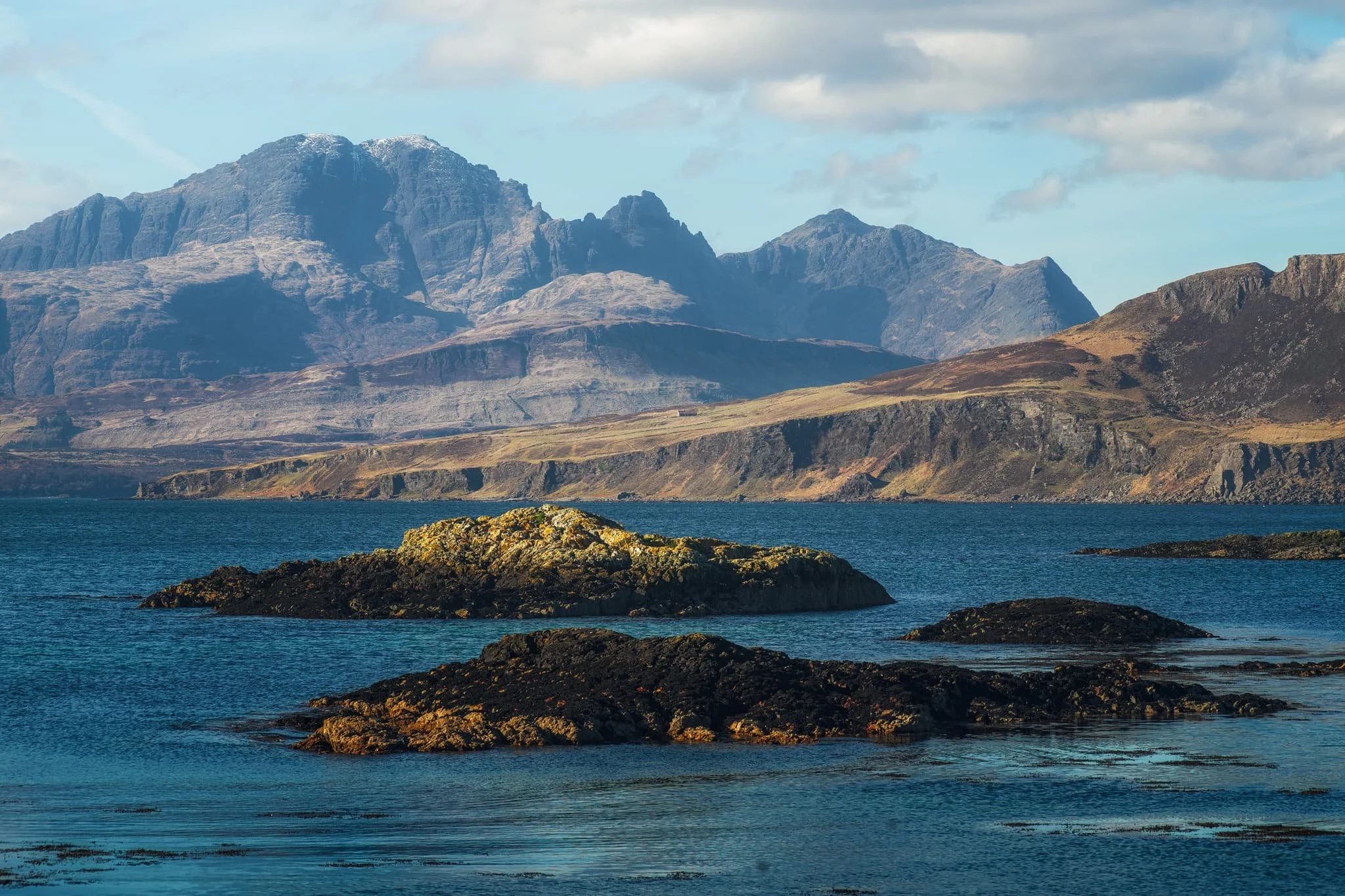 From Ord I once again equipped my 70-210mm zoom lens for some tighter compressed compositions. I lined up the small rocky islands just off the bay to lead towards the Strathaird coastline and Blàbheinn looming above everything.