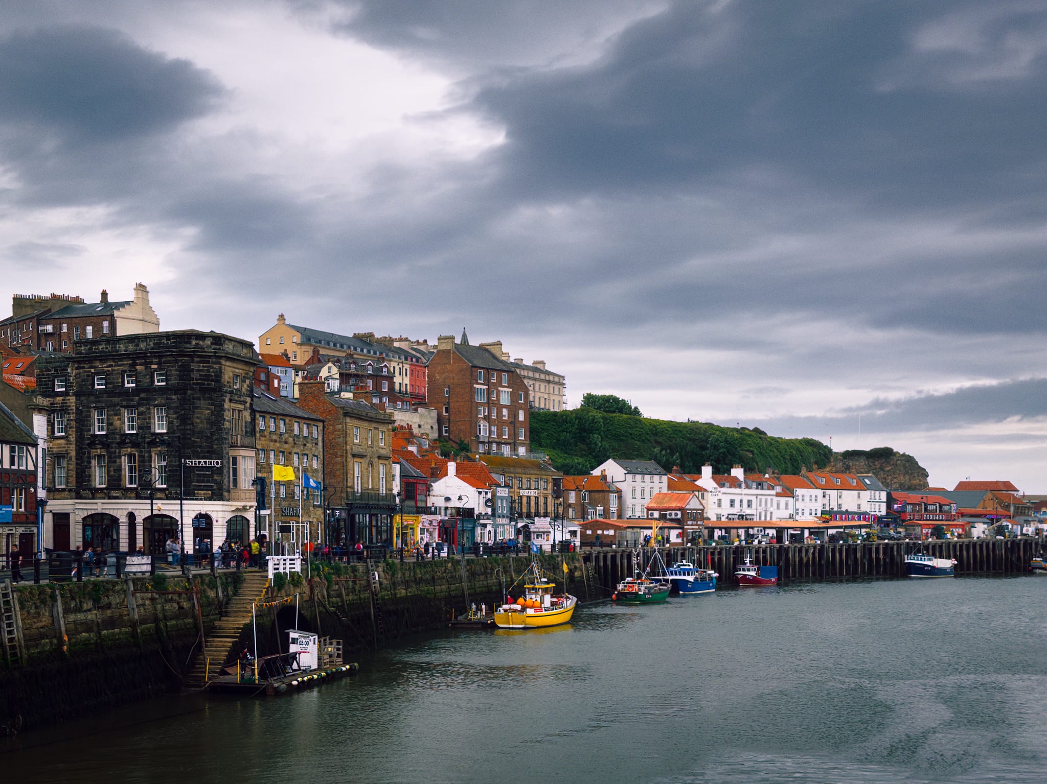 From Whitby’s swing bridge, a lovely view opens up of Whitby’s western seafront area, filled with pubs, restaurants, chippies, arcades, and lots more.
