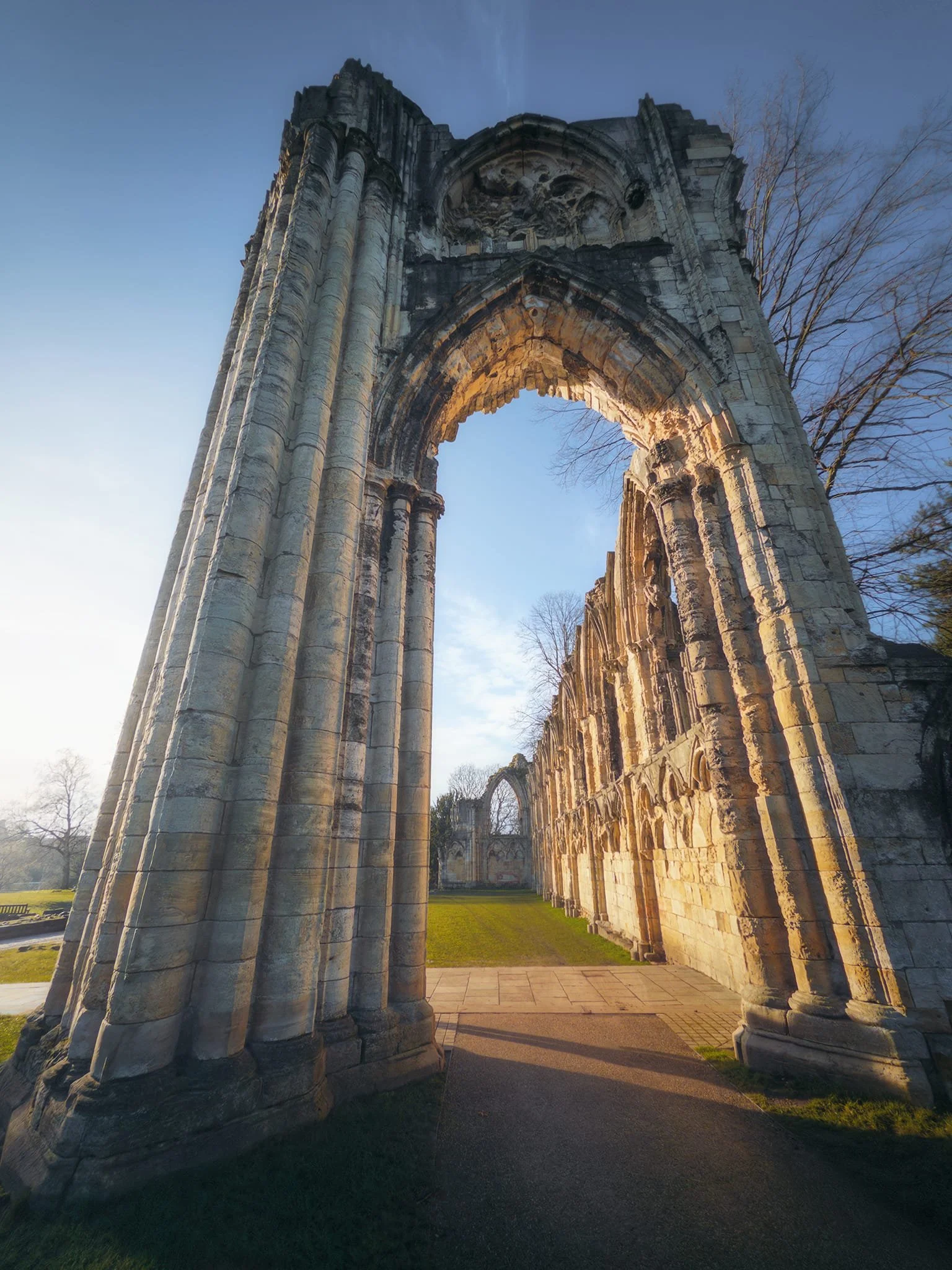 Like most abbeys in England , it was closed as a result of Henry VIII’s Dissolution of the Monasteries in 1539 CE, then destroyed. Only the north and west walls survive, along with the Pilgrims’ Hospitium, West Gate, and 14th-century Abbot’s House (now King’s Manor). The walls feature several towers, including St Mary’s Tower at the northwest corner and a water tower by the river.